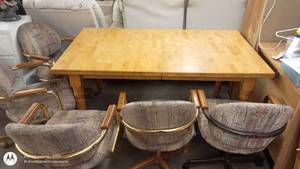 lot 29 image: Wooden Dining Table with 4 Upholstered Swivel Chairs