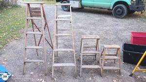 lot 38 image: Set of 4 Vintage Wooden Step Ladders in Varying Heights