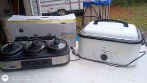 lot 40 image: Bella Triple Slow Cooker with Box and Hamilton Beach Roaster Oven
