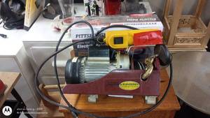 lot 132 image: Pittsburgh Automotive Remote Controlled Electric Hoist with Controls