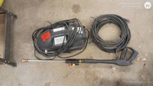 lot 137 image: Mighty Clean Electric Pressure Washer with Hose and Spray Gun