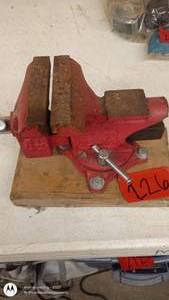 lot 226 image: Heavy Duty Red Bench Vise Mounted on Wood Base