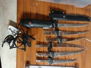 lot 259 image: Rapala Electric Fillet Knife Set with 6 Blades and Sheath