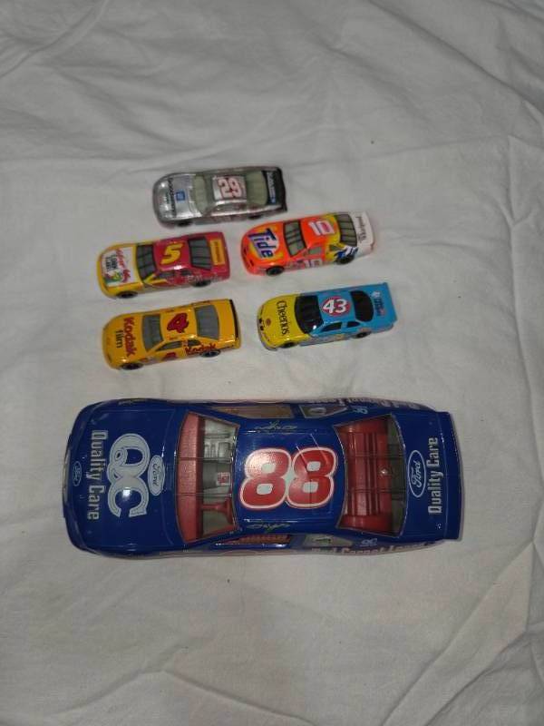 lot 176 image: Misc Nascar Die Cast Models