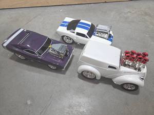 lot 208 image: Lot of 3 Muscle Machines cars