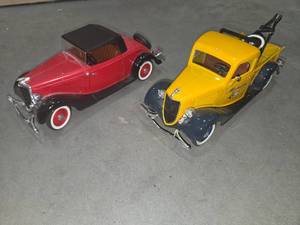 lot 210 image: Lot of 2 Die Cast Models
