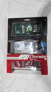lot 220 image: Lot of 3 Nascar Diecast Models