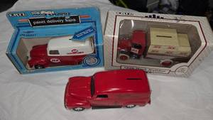 lot 224 image: Lot of 3 diecast coin banks