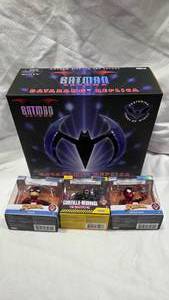 lot 234 image: Batman Batarang and 3 Metalfigs Mini Figurines