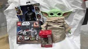 lot 238 image: Lot of Starwars Toys