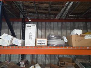 lot 118 image: Shelf of magnetic door holders, hose, cords