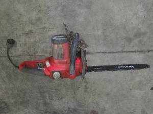 lot 123 image: Electric Chainsaw