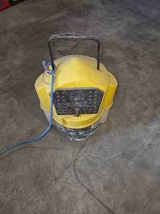 lot 133 image: Bait bucket