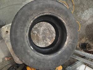 lot 142 image: 2 Tires 21570r15