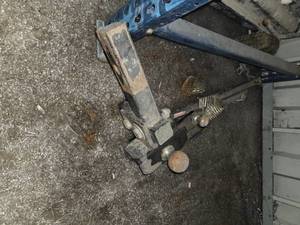 lot 148 image: Equilizer hitch