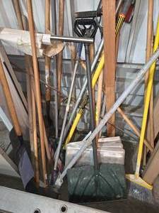 lot 151 image: Misc Shovels