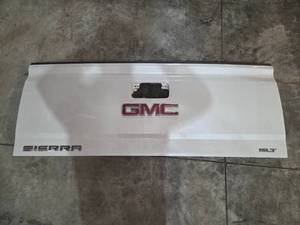 lot 154 image: White GMC Tailgate