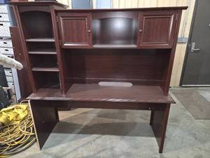 lot 156 image: Large L-Shaped Desk