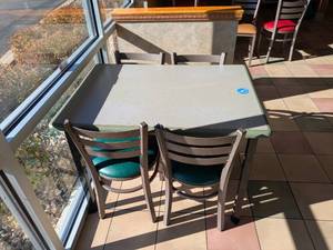 lot 3 image: COMMERCIAL SQUARE DINING TABLE W CHAIRS (4)