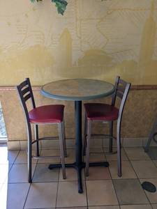 lot 4 image: COMMERCIAL HIGHTOP ROUND DINING TABLE W HIGHTOP CHAIRS (2)