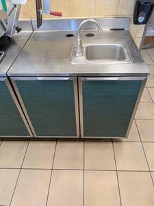 lot 19 image: DUKE COMMERCIAL CABINET W SINK ATTACHMENT