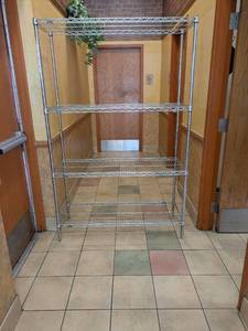 lot 24 image: METRO 4-TIER METAL RACKING