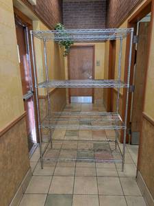 lot 32 image: METRO 4-TIER METAL RACKING