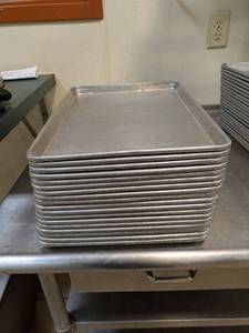 lot 48 image: COMMERCIAL BAKING SHEET SET (18)