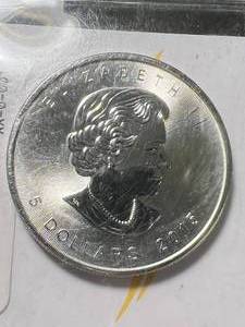 lot 13 image: 2015 CANADIAN MAPLE LEAF 1 TROY OZ .9999 FINE SILVER