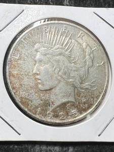 lot 32 image: 1925 US PEACE SILVER DOLLAR