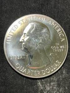 lot 82 image: 5 TROY OZ .999 FINE SILVER WASHINGTON QUARTER ROUND