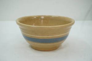 lot 3 image: Vintage Watt Ware Mixing Bowl
