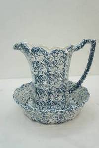 lot 16 image: Vintage McCoy Pottery Pitcher and Bowl Blue Country Line
