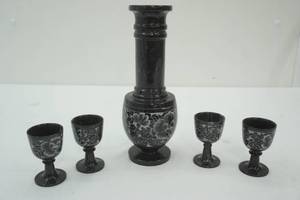 lot 19 image: Vintage Sake Set