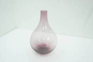 lot 40 image: Large Purple Art Glass Vase 15 tall