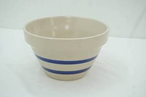 lot 43 image: Vintage Robinson Ransbottom Pottery Co. Stoneware Mixing Bowl
