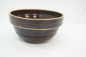 lot 45 image: Vintage Brown Glaze Mixing Bowl-Beehive Stoneware