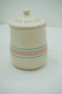 lot 59 image: Vintage McCoy Pottery #135 Cookie Jar