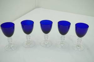 lot 61 image: Cobalt Blue Stemmed Glasses (6ct) 4.75 tall