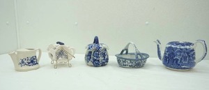 lot 74 image: Vintage Blue & White Collection