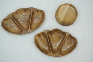 lot 78 image: Wooden 3-Section Serving Dish