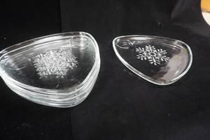 lot 87 image: Vintage Indiana Glass Snowflake Snack Plates (5ct)