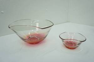 lot 94 image: Vintage Pink Ombre Glass Chip & Dip Bowls