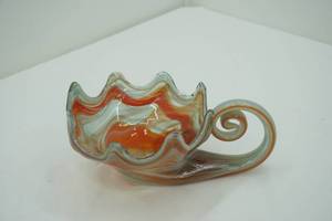 lot 98 image: Vintage Murano Glass Swan Bowl or Cornucopia Dish