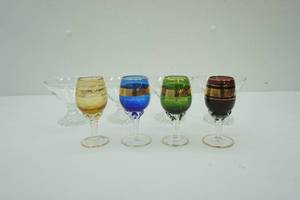 lot 110 image: Vintage Anchor Hocking Boopie Glasses (4ct) & (4ct) Bohemian Swirl Stemmed Wine Glasses