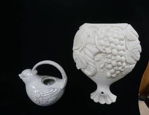lot 133 image: Vintage Arnels Ceramic Wall Mold & World Market Ceramic White Bird Teapot