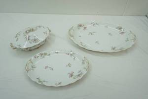 lot 135 image: Vintage Haviland Limoges China-2 large platters 1 dish with lid
