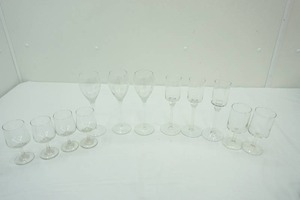 lot 138 image: (12ct) Glass Stemware