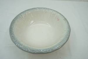 lot 149 image: Antique Ironstone Wash Basin