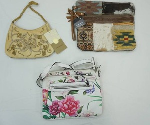 lot 159 image: (3ct) Womens Purses